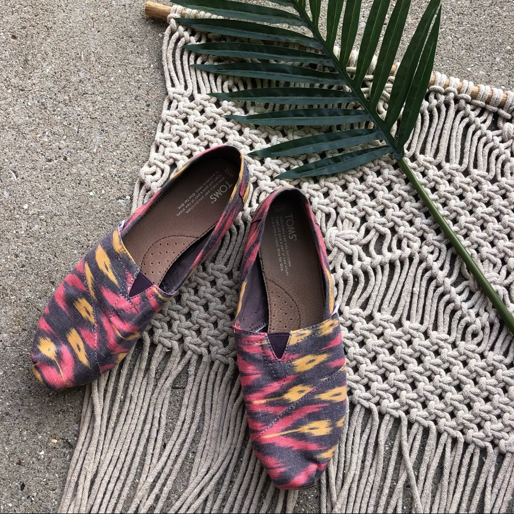 Toms Tribal Print Classic Slip-on Shoes Size 10
